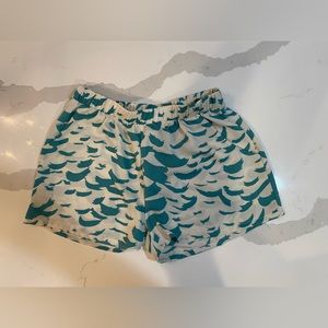 Pattern light weight shorts. Elastic waist with pockets.